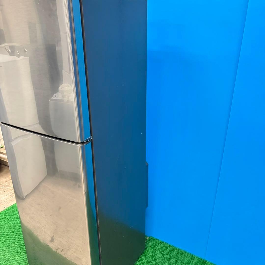 683 SHARP中型　冷蔵庫　小型　200L強　小型　一人暮らし　右開き2ドア