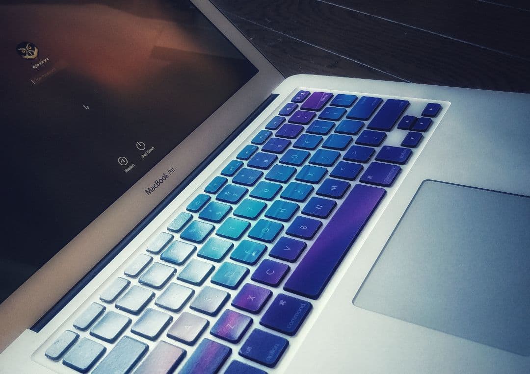 2014 MacBook Air 13 インチ i7 !!