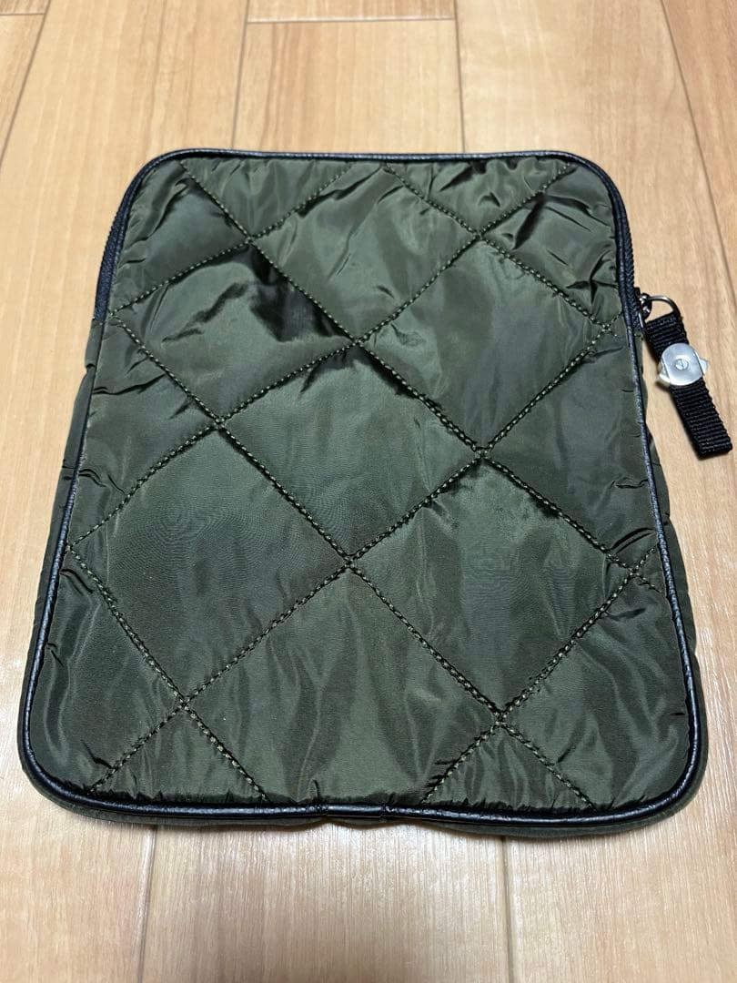 モンクレール メタルロゴ クラッチバッグ ポーチ