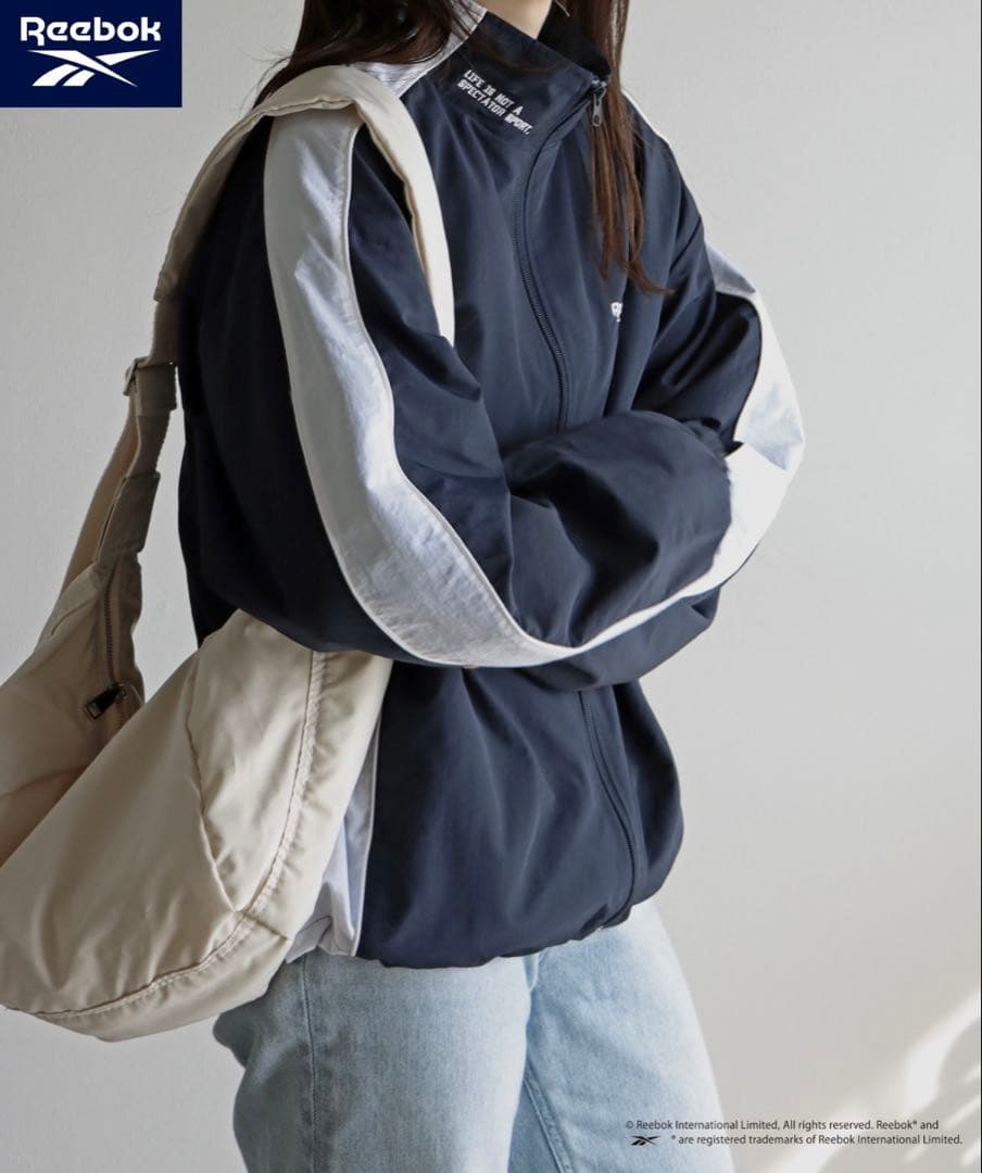 【Reebok】 別注スモールベクター刺繍裾ドロストナイロンジャケット