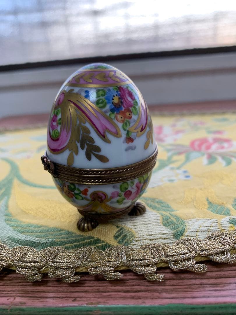 リモージュボックス　フランス製　絵柄が素敵な卵型の小物入れ！指輪入れて下さい！