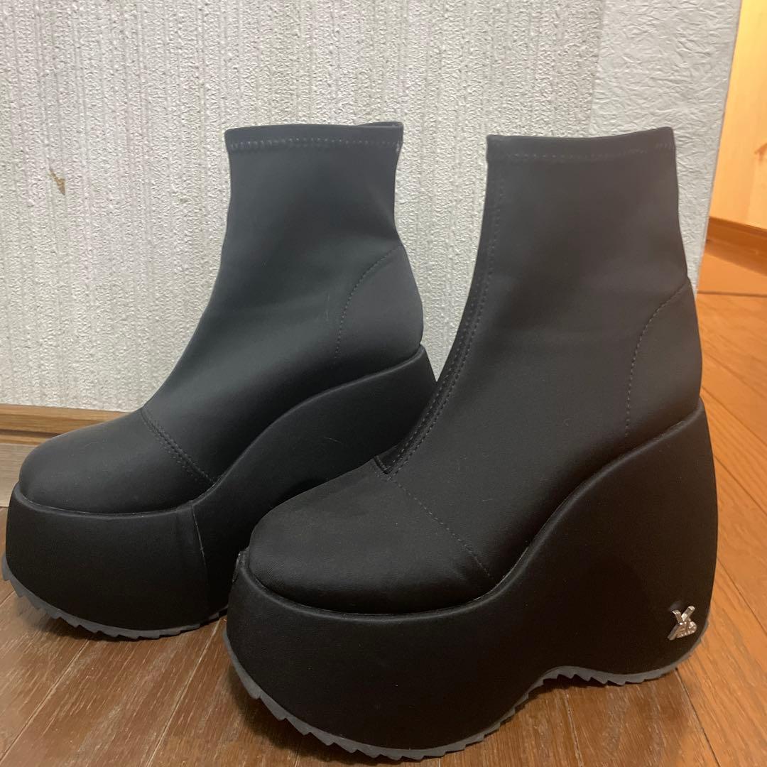 靴 yello TOKYO BLACK PLATFORM SHORT BOOTS