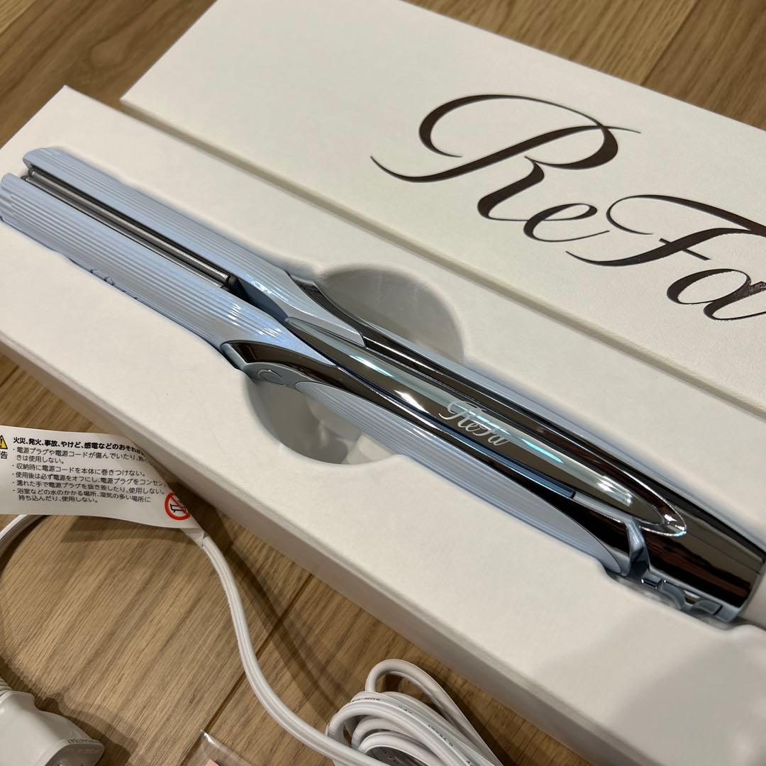 【新品未使用】リファ ストレート アイロン プロ RE-AT-02A ホワイト