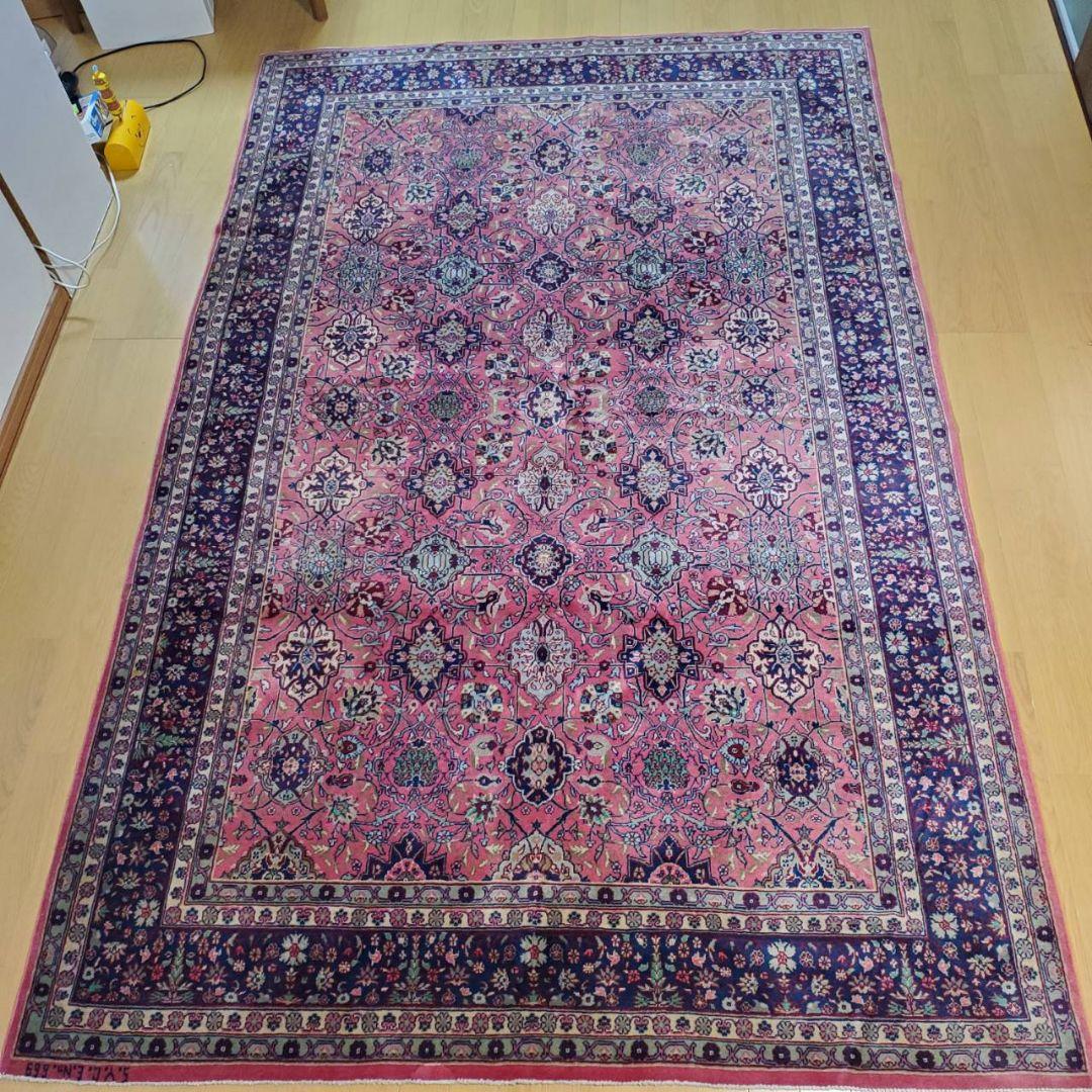 トルコ産　ハンドメイドウールカーペット（手織り）