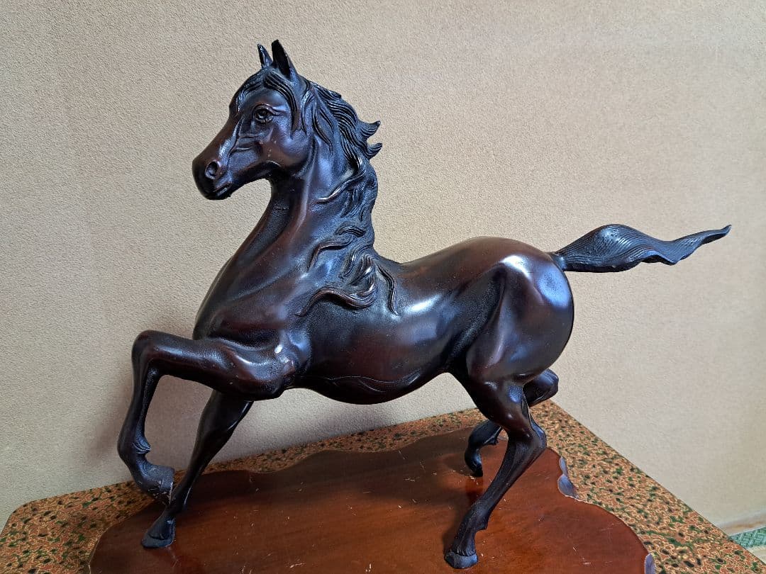 昭和《美術鋳物》駿馬の置物(大型) 木製台座付き