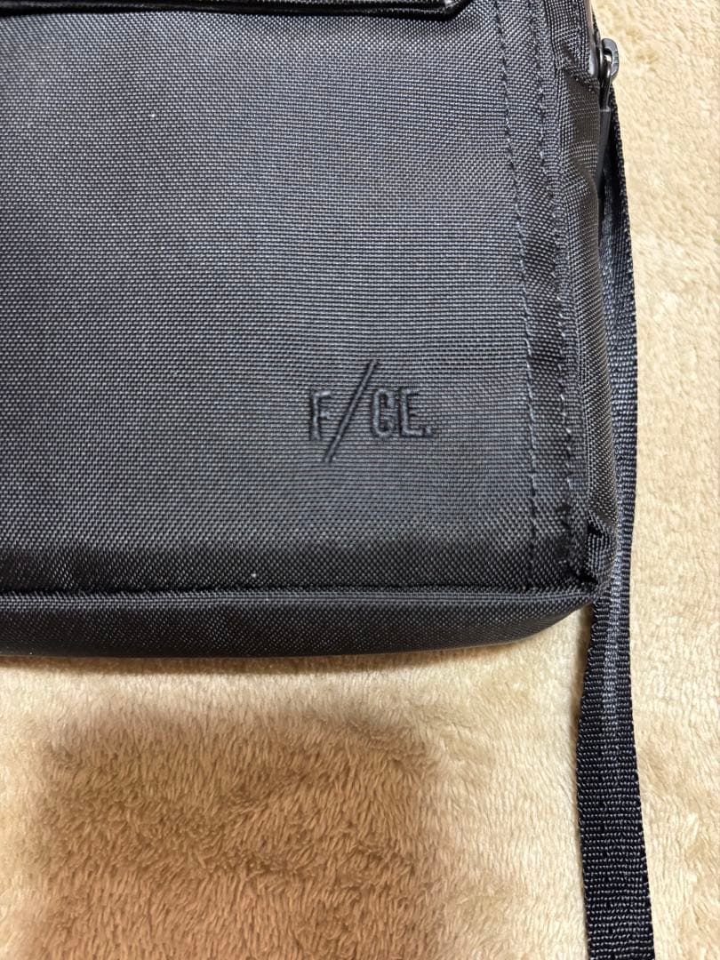 F/CE. ブラック ショルダーバッグ