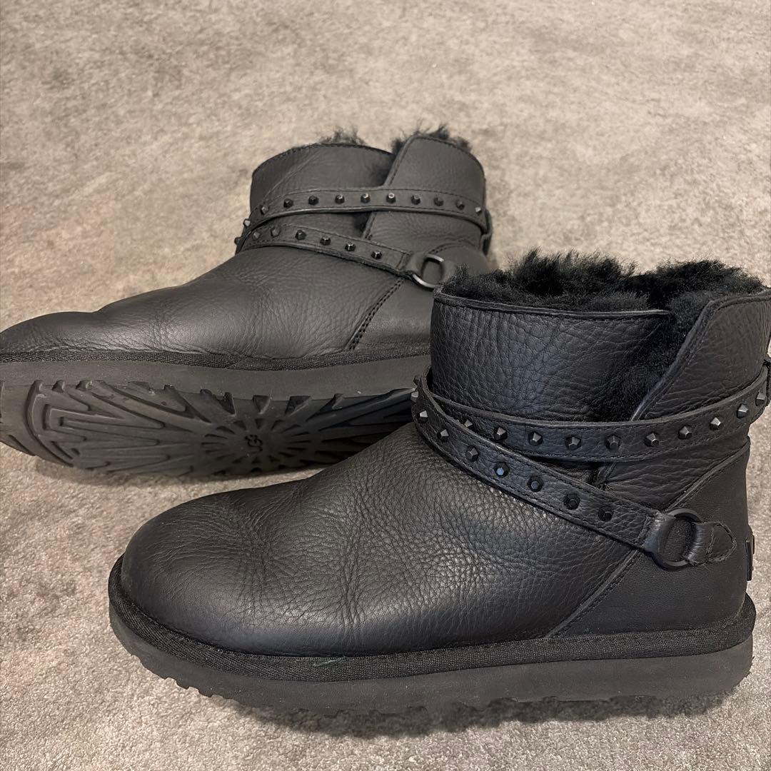 UGG ブラック ムートンブーツ スタッズ付き