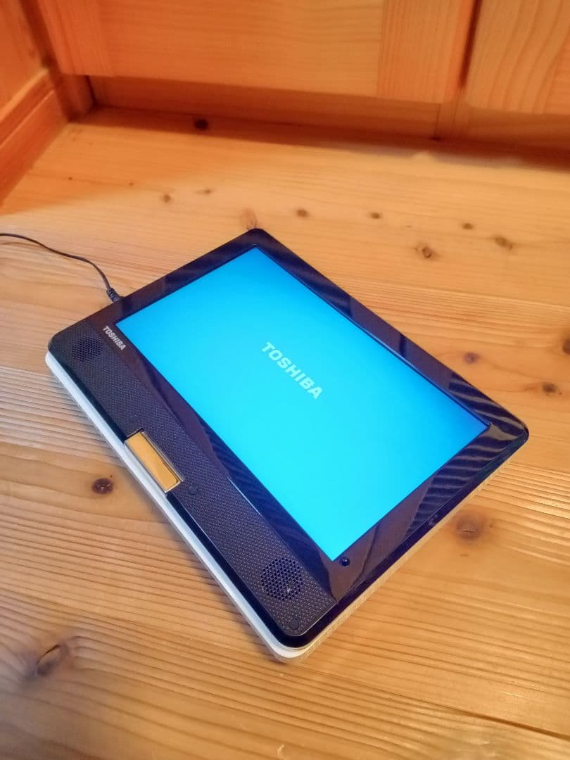 TOSHIBA ポータブルDVDプレーヤー　ＲＥＧＺＡ ケース付き
