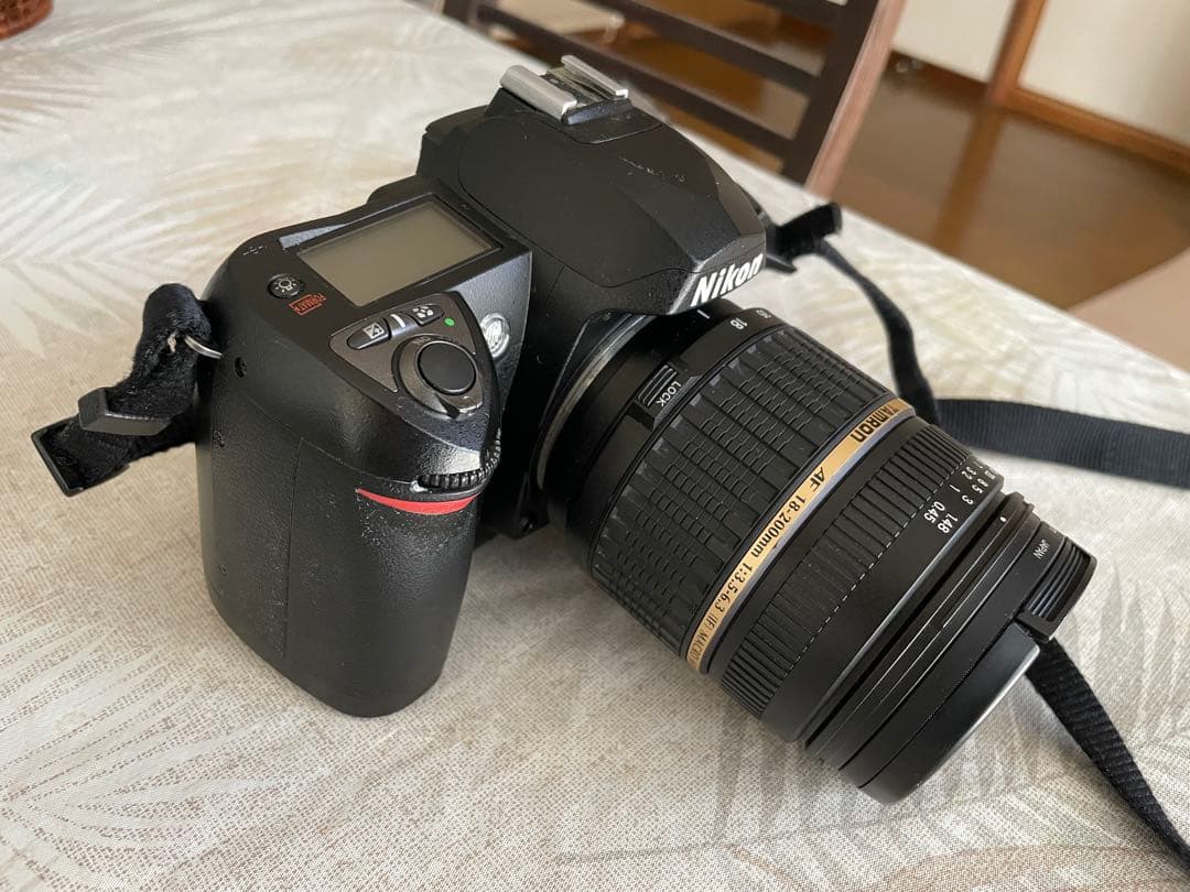 Nikon デジタル一眼レフカメラ ズームレンズ付き　D 70s