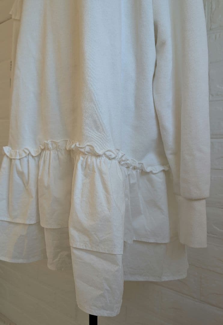 ローズバッド 完売品 スポーツロゴフリルドッキングチュニック スウェット 白