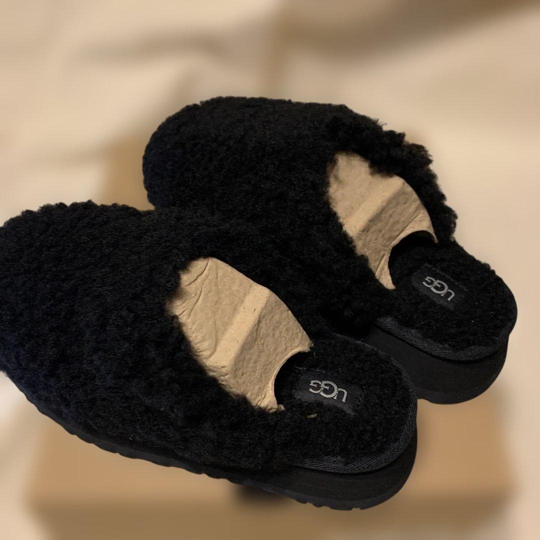 UGG ブラック ファースリッパ　23cm