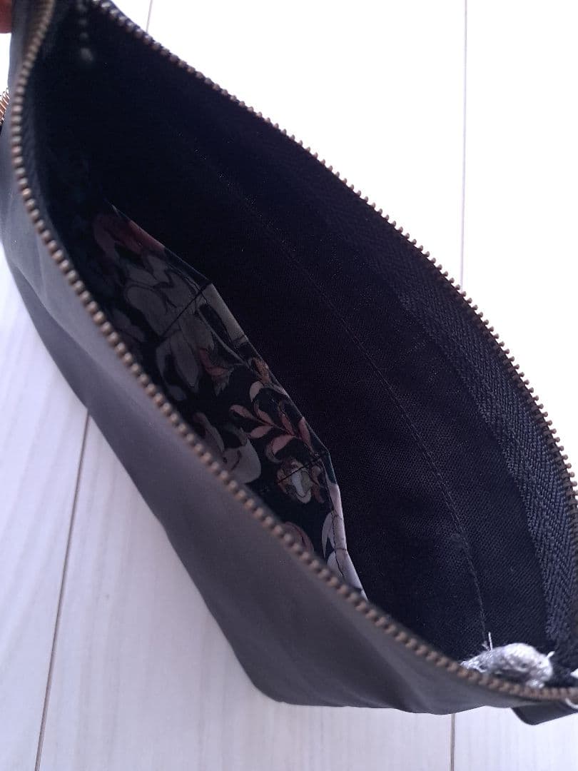 non様　クリアランスSALE　バタフライ　タック入り通勤バッグ&お薬手帳