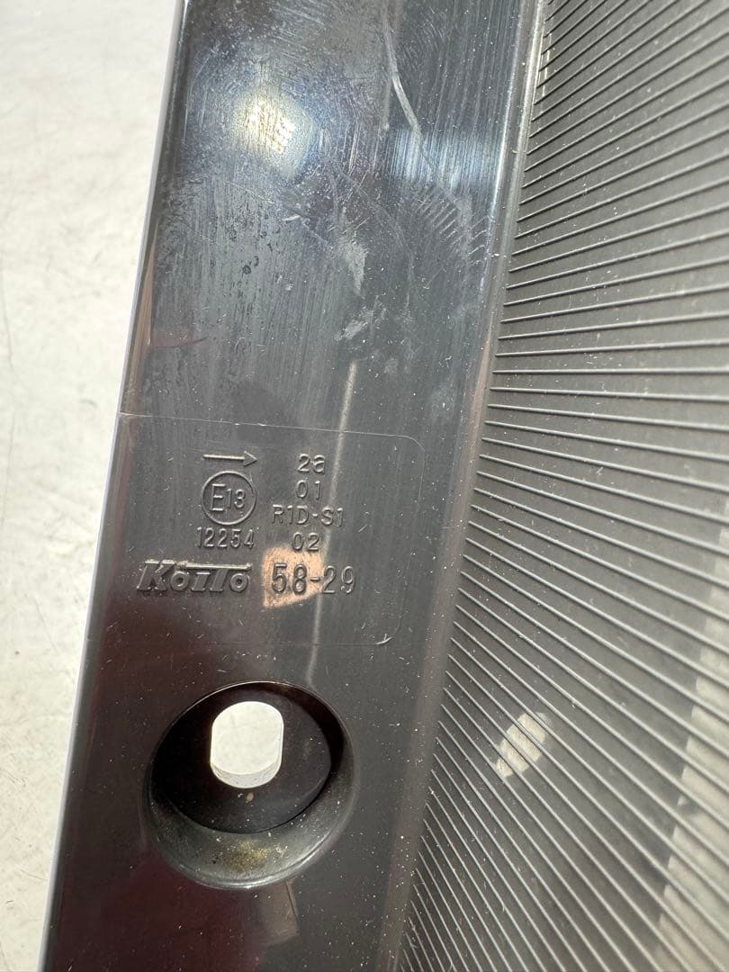 ヴェルファイア DBA-ANH20W 右テールランプ 2.4Z 758-29