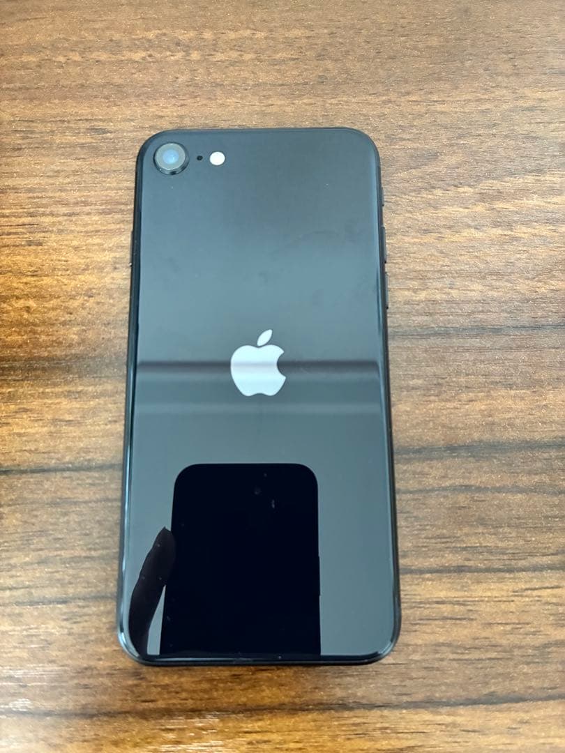 【美品・送料込】Apple iphone se 第3世代