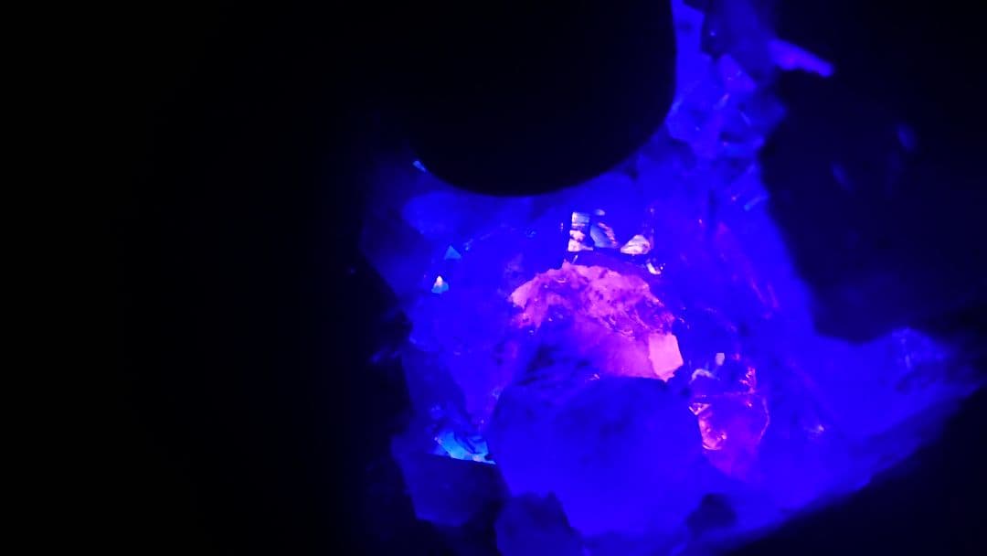 希少 ハックマナイト共生？アメジストドーム 色、形良し、ドーム内広し、存在感