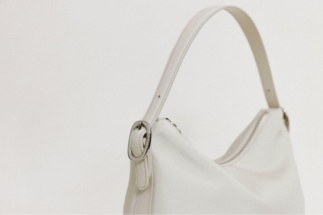 TOUT Y EST トゥティエ ◯ カノ トワル スモールバッグ 韓国