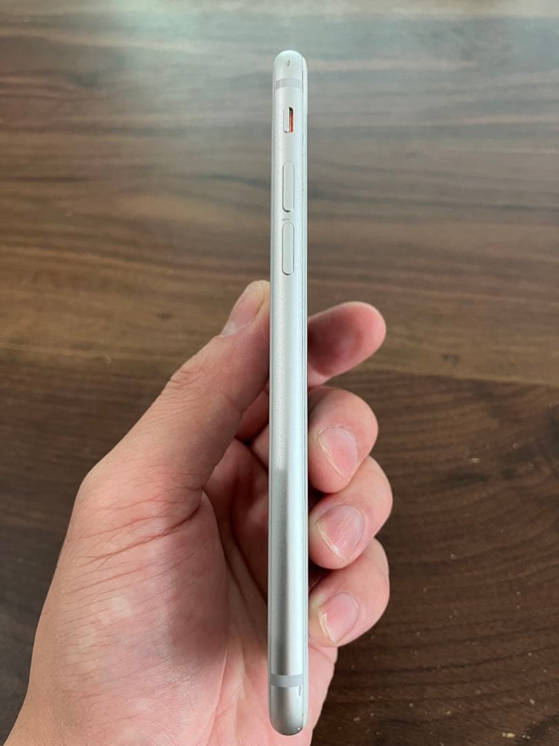 iPhone 8 本体 シルバー64GB simフリー