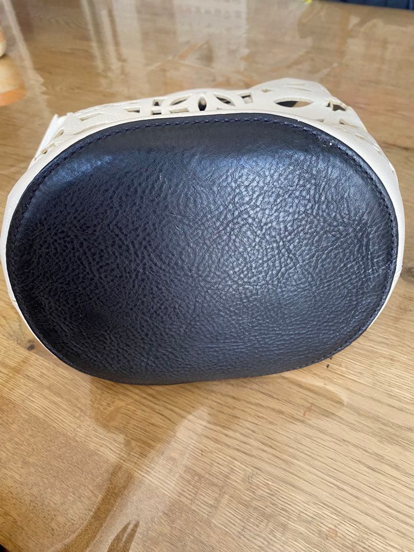 ゲンテン　ホワイト カットアウトデザイン レザーバッグ　最終価格です