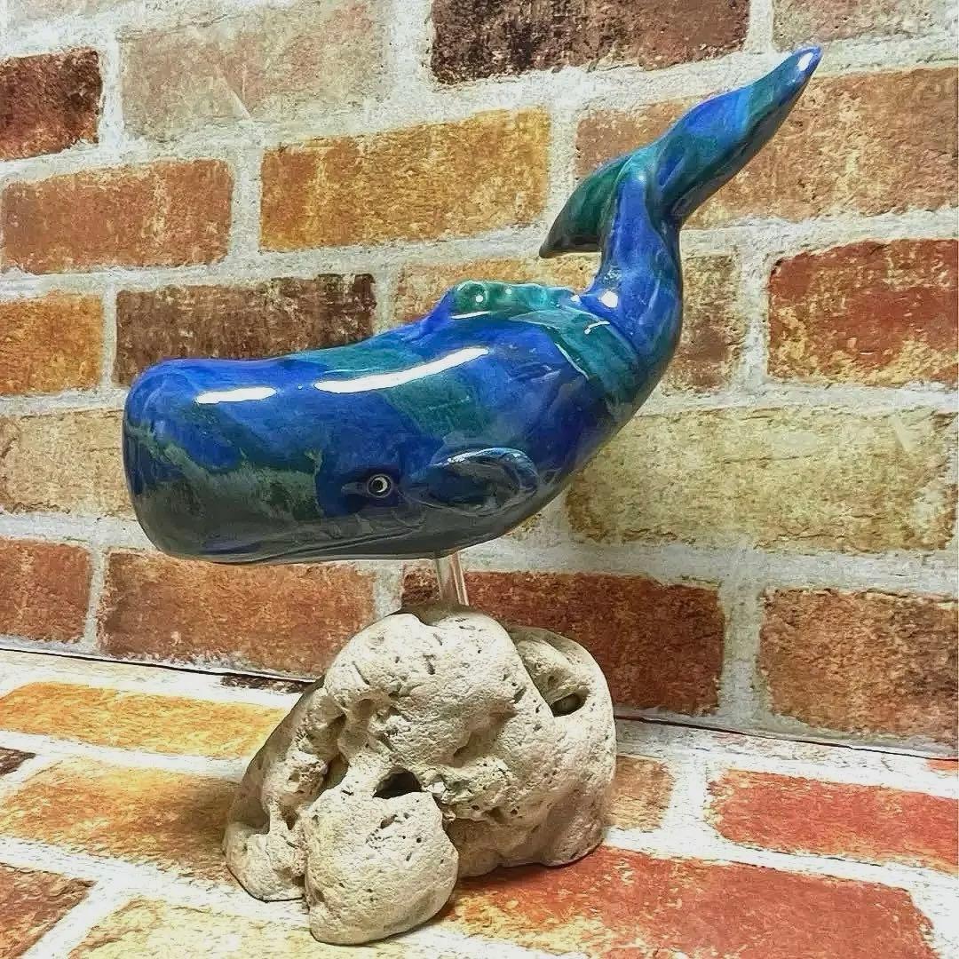 ハワイマウイ島クジラ置物