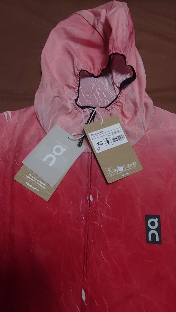 On Pace Jacket XS レッド