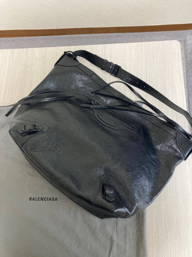 【新品未使用品】 BALENCIAGA （バレンシアガ）レザー ショルダーバッグ