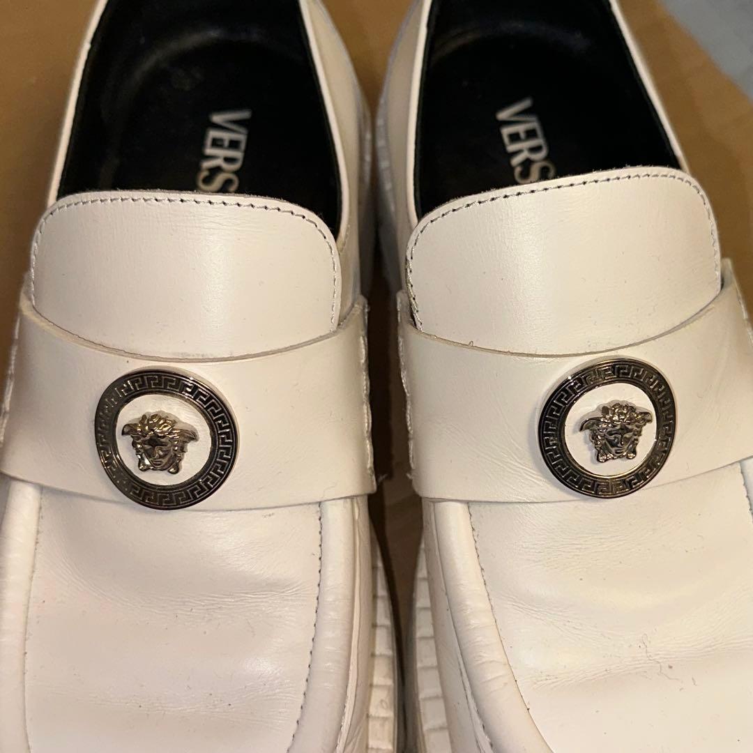 希少 versace ホワイト ローファー