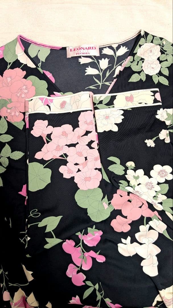 レオナール　Leonard　美品　綺麗な 花柄ラップスタイルワンピース