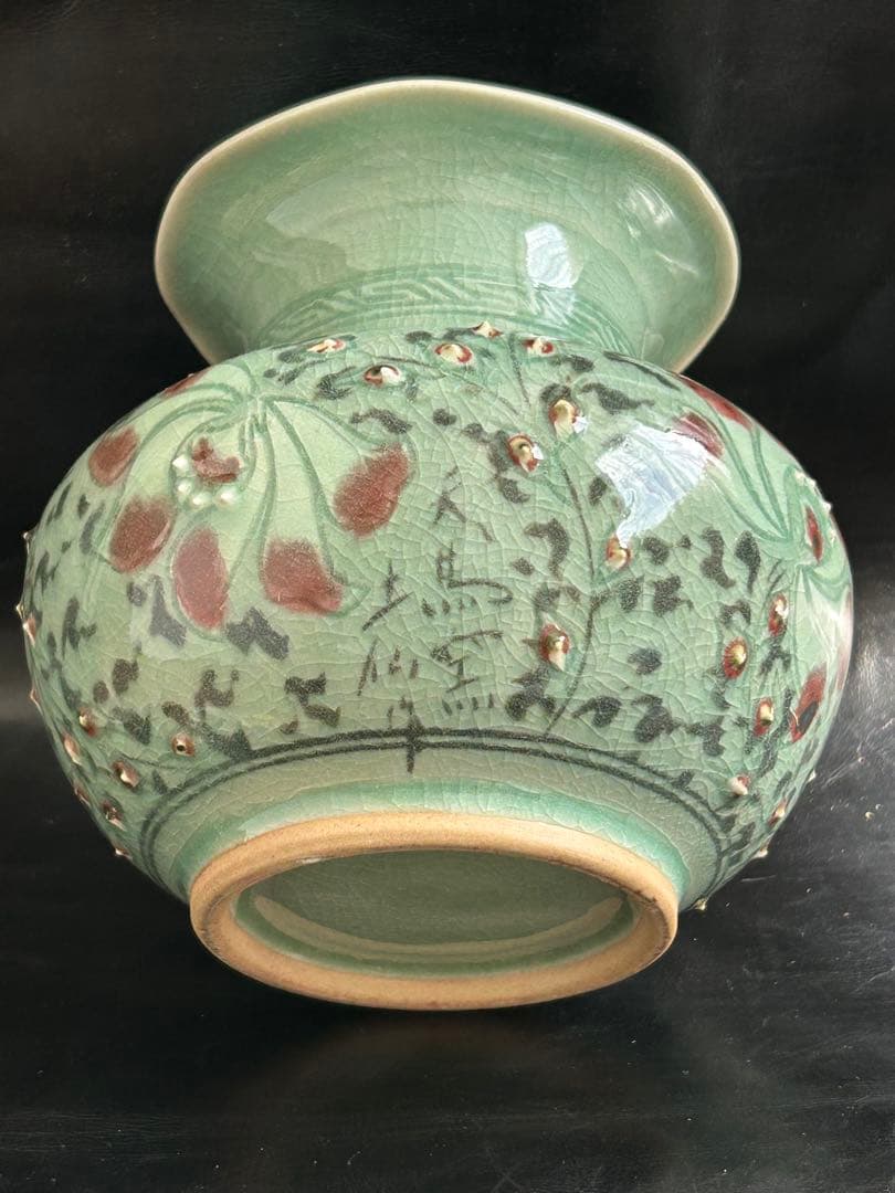 美しい古美術◾️蔵から、可憐な花が咲き誇るかなり超可愛い花瓶、壺が出て来ました。