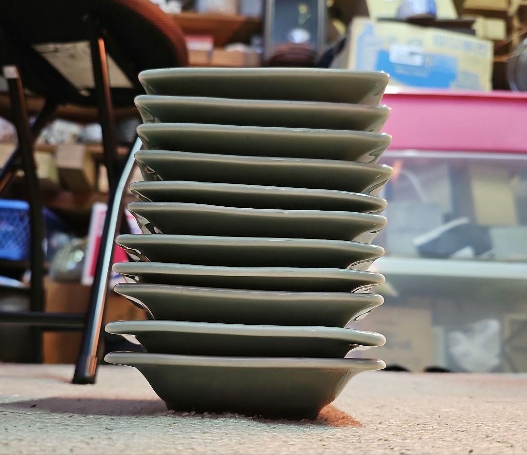 その2 江戸の蔵より 三田青磁 陽刻鹿と文字4角皿 美品 11客