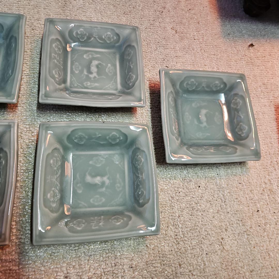 その2 江戸の蔵より 三田青磁 陽刻鹿と文字4角皿 美品 11客