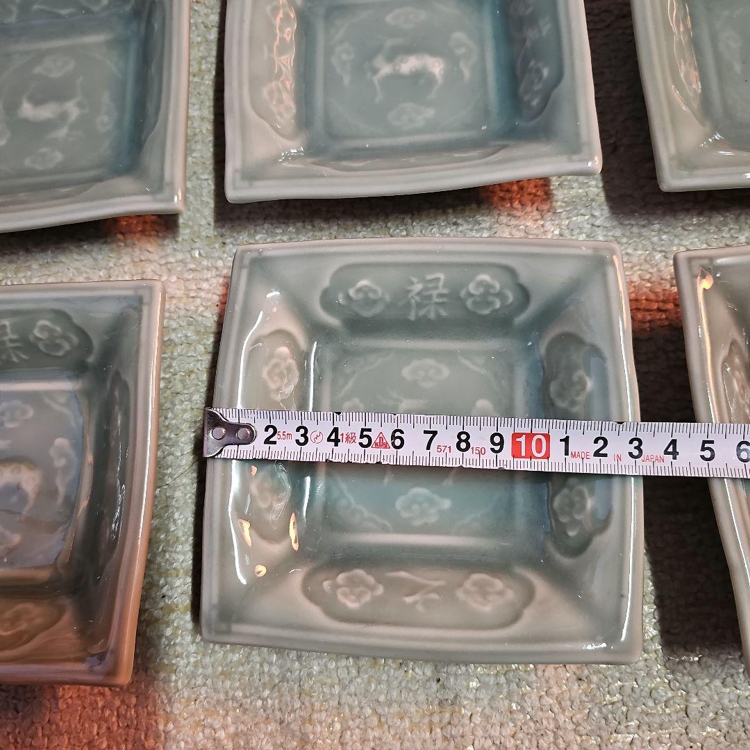 その2 江戸の蔵より 三田青磁 陽刻鹿と文字4角皿 美品 11客