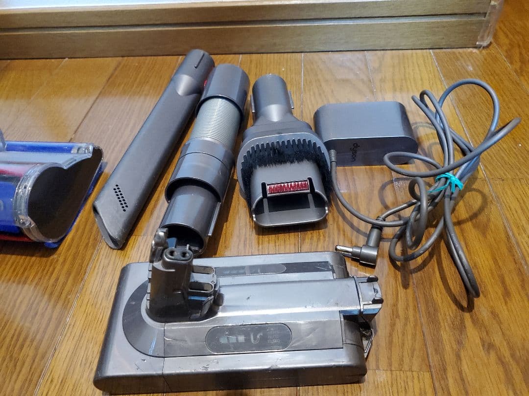 値下げしました　Dyson V10分解清掃動作確認済