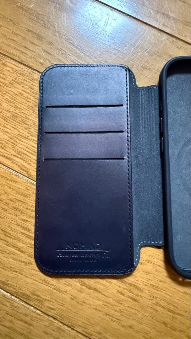 NOMAD iPhone16pro 手帳型ケース