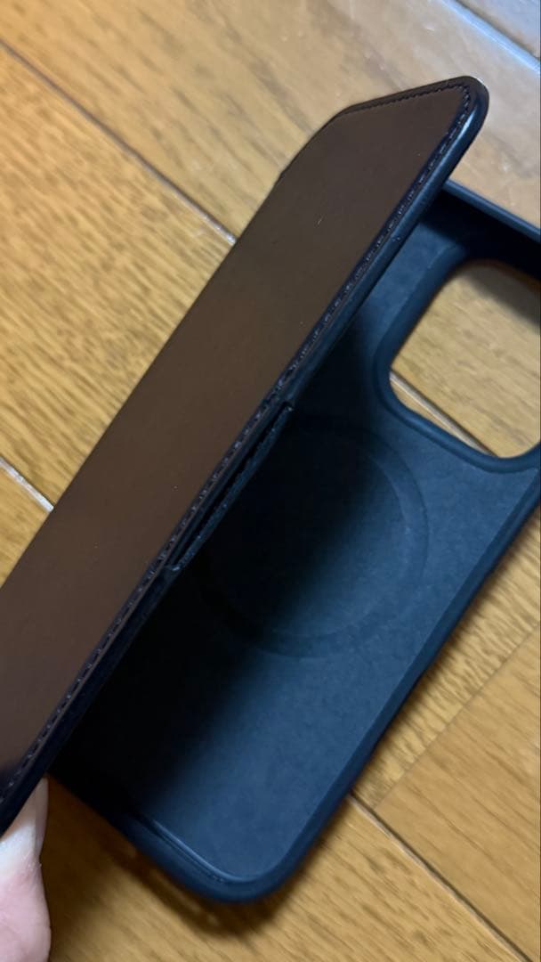 NOMAD iPhone16pro 手帳型ケース