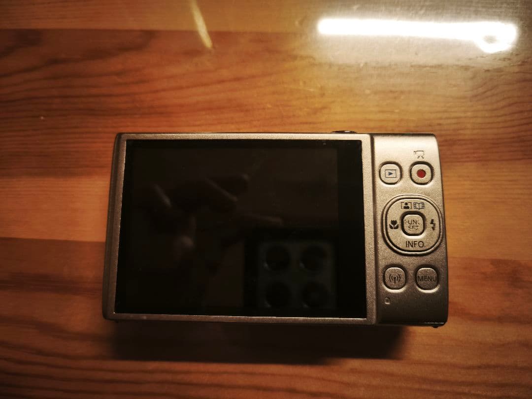 Canon IXY 650 シルバー コンパクトデジタルカメラ　美品