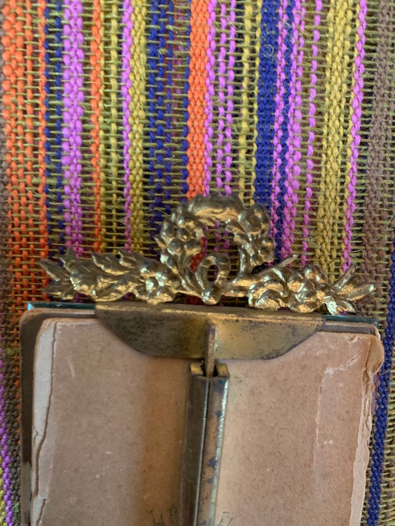 フランス製　アンティークの真鍮リボン細工が素敵な写真立て！写真も可愛いです！