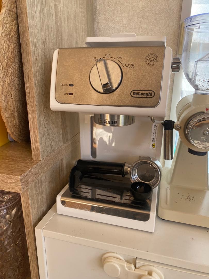 DeLonghi エスプレッソマシン ホワイト/シルバー