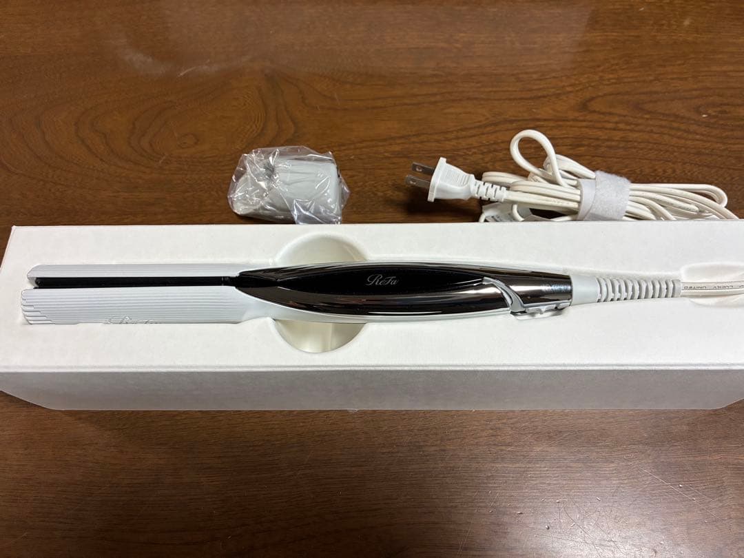 ほぼ新品 ReFa ビューテックストレートアイロン ホワイト RE-AC02A