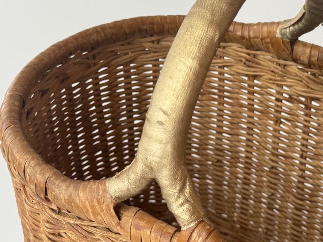 ヴィンテージ 籐 楕円形 バスケット カゴ ゴールドハンドル