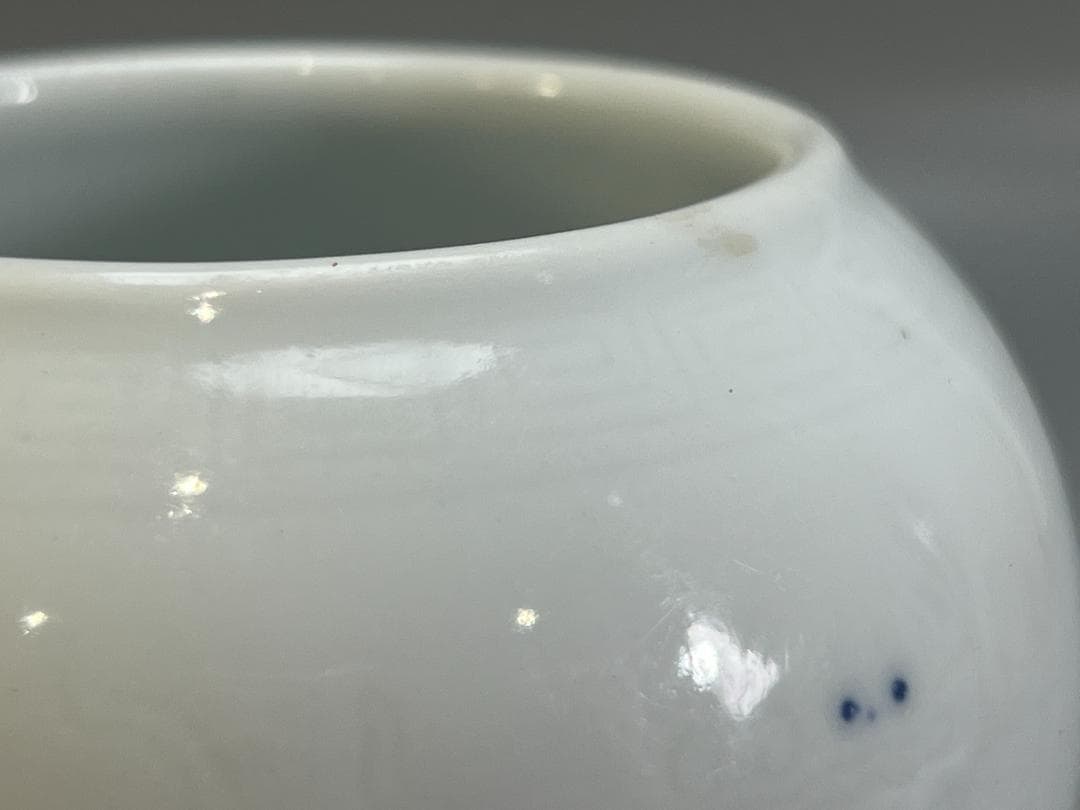 中国美術 白釉暗刻雙龍紋小罐 白磁小壺 高6cm