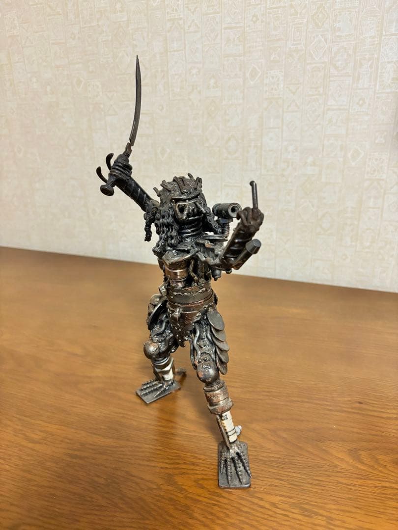 スクラップアート/廃材アート　プレデター