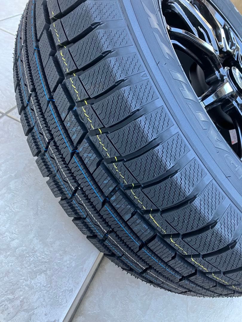 [静岡手渡し]デリカD5ホイールスタッドレスタイヤ4本セット