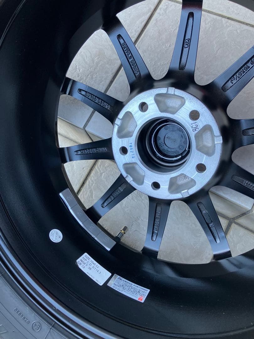 [静岡手渡し]デリカD5ホイールスタッドレスタイヤ4本セット