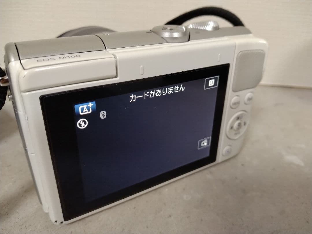 Canon　EOS M100　ミラーレスカメラ　レンズキット　ホワイト