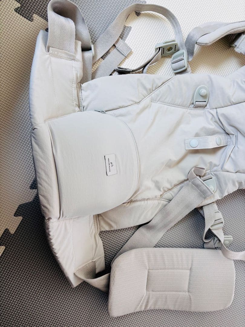 抱っこ紐　ピトレスク　ベビーキャリアオン　ユナイテッドアローズコラボ　ベージュ