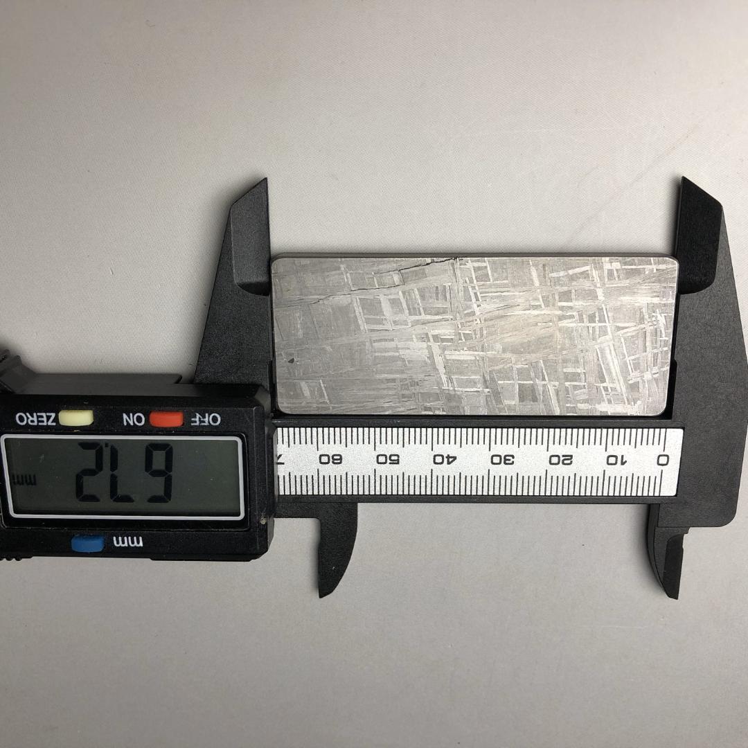 ムオニオナルスタ隕石 鉄隕石　隕石　重さ約77ｇ　ケース付き