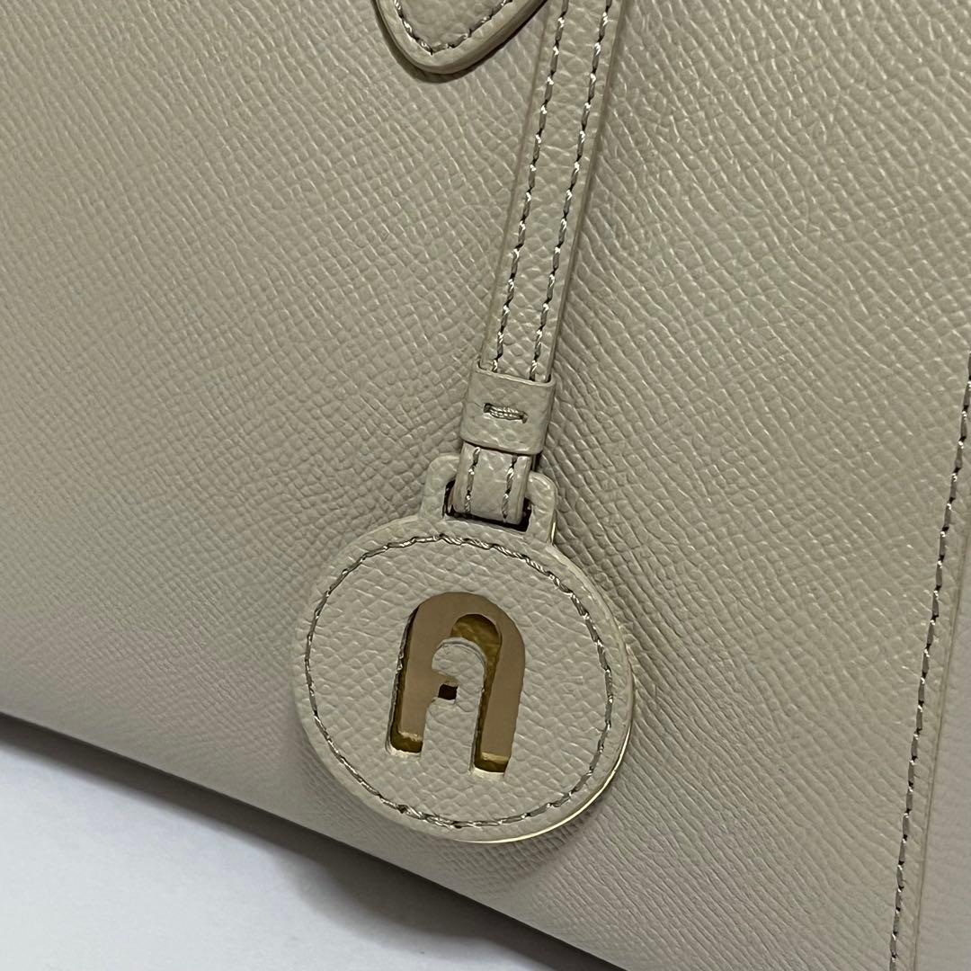 美品✨フルラ　ミネルヴァ　2way ショルダーバッグ　通勤通学　レザー　グレー