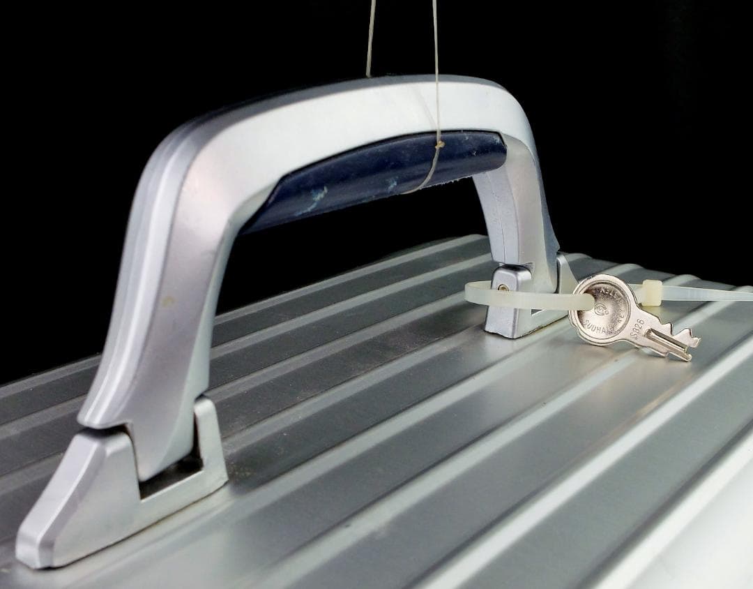 リモワ　廃盤924.38『シルバーインテグラル』アルミ・ビューティケース19L