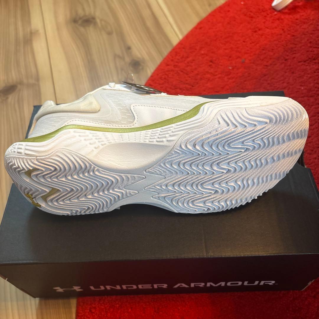 UNDER ARMOUR SPAWN7 ホワイト/ゴールド