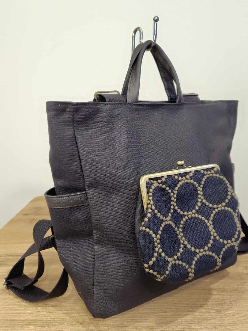 ミナペルホネン/タンバリンネイビー×カーキがま口ポケット/A4トートリュック